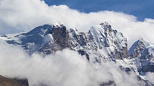 雄伟的雪峰