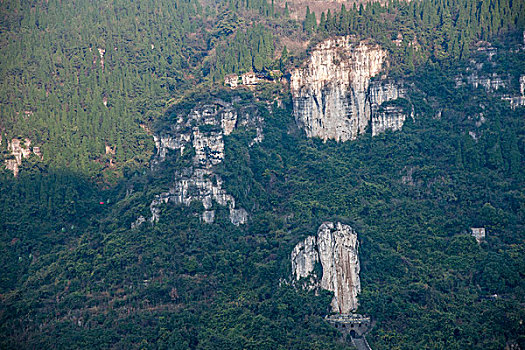 远眺湖北夷陵长江三峡灯影峡峡谷