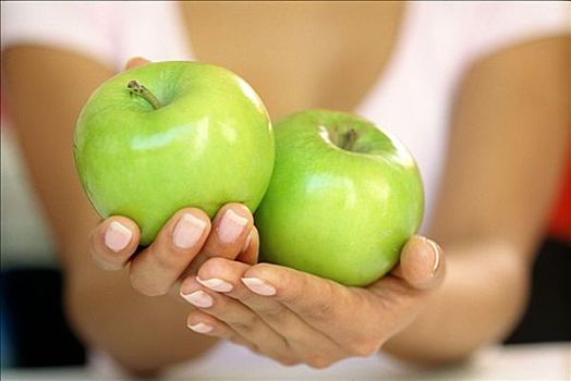手,拿着,两个,澳洲青苹果,苹果