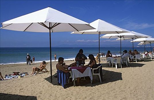 海滩风景,游客,坐,下方,白色,伞,餐馆,桌子,干盐湖,波多黎各,墨西哥