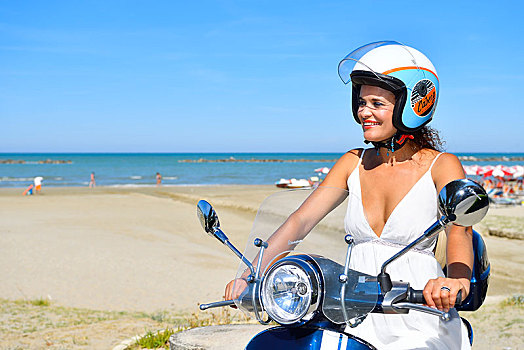 女人,低座小摩托,摩托车,海滩,省,马希地区,意大利,欧洲