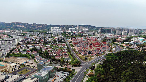 山东省日照市,初夏海滨凉风习习,沙滩洁净海水清澈让人心旷神怡