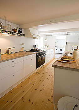 厨房操作台,白色,宽敞,厨房,木地板,入口,效用,房间