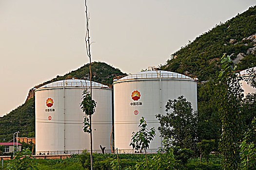 山区中国石油储油罐