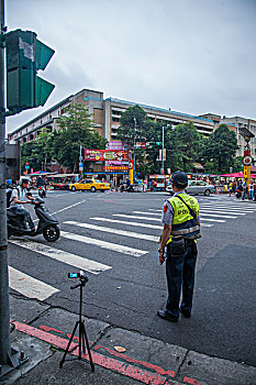 台湾台北市大同区台湾警察在民生西路口执法