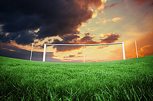 足球场,多云,橙色天空