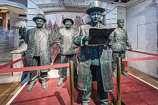 刘公岛博览园外国人塑像