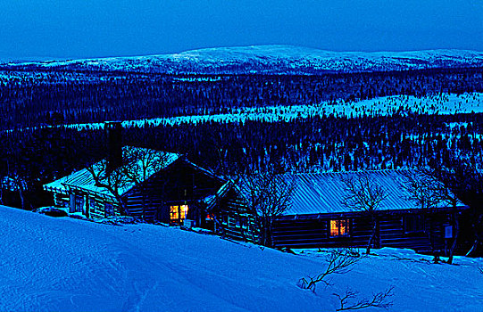 木屋,山谷,雪中,遮盖,黃昏