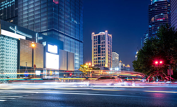 上海金融区街道车流光影轨迹夜景