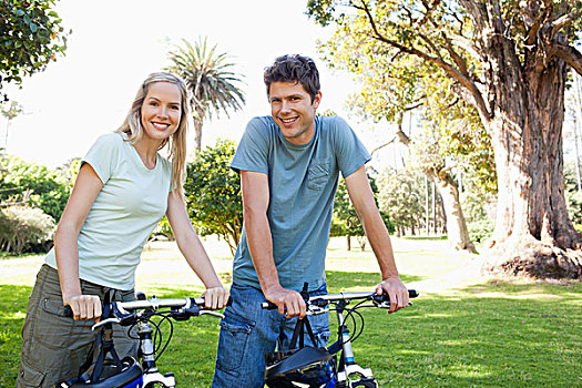 微笑,坐,夫妇,自行车