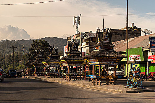 镇中心,纪念建筑,主路,传统,小屋,排列,交通,岛屿