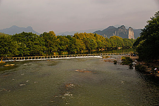 溪流山川美景