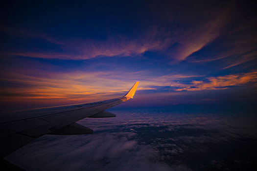 飞机上的夕阳