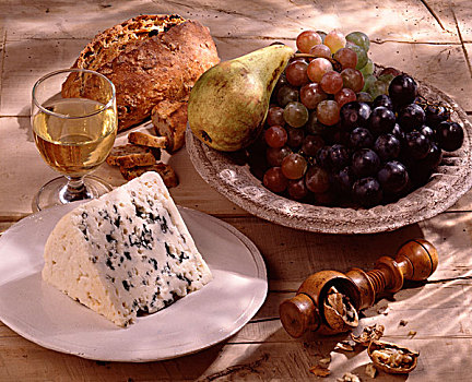 奶酪,葡萄,梨,胡桃,面包,加,玻璃杯,白葡萄酒