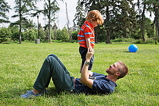 父亲,年轻,儿子,草地,石头,朴素,艾伯塔省,加拿大