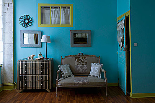 卧室,组合,彩色,布,灰色,条纹,衣柜,相配,老式,沙发,墙壁,涂绘,蓝色,绿色