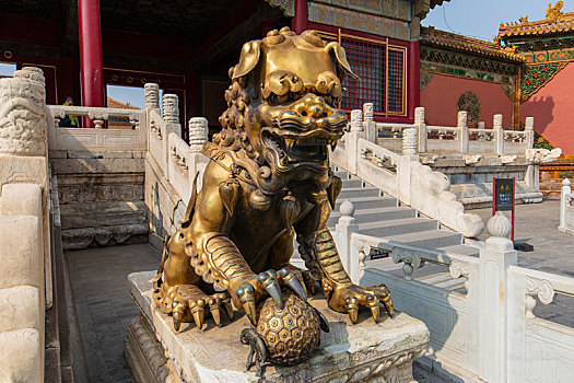 北京故宫乾清门前鎏金铜狮