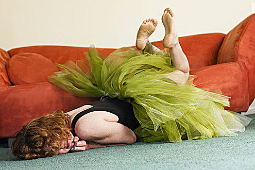 女人,躺着,正面,穿,柠檬,绿色,芭蕾舞短裙,踢,抬腿
