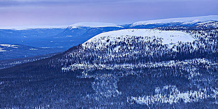 冬天,山