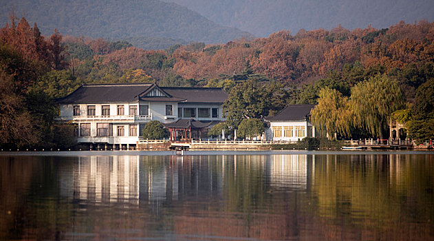 湖畔景观建筑