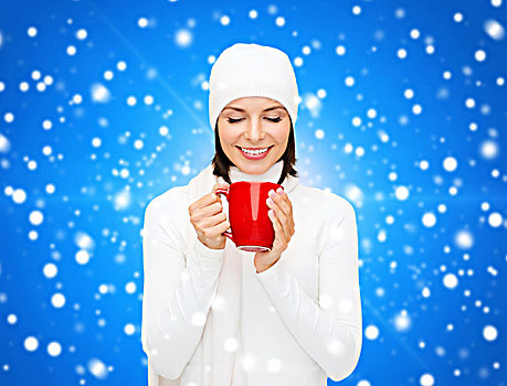 高兴,寒假,圣诞节,饮料,人,概念,微笑,少妇,白色,棉服,红色,杯子,上方,蓝色,雪,背景