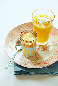 玻璃杯,芒果,菠萝,冰沙,盘子