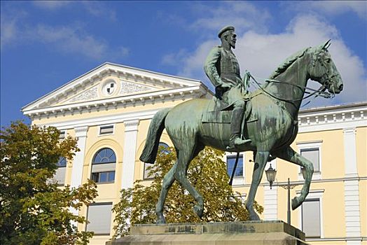 骑马雕像,王子,利奥波德,霍亨索伦,巴登符腾堡,德国,欧洲