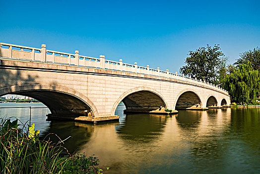 建筑景观石拱桥多孔桥