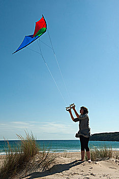 女孩,放风筝,博罗尼亚海滩,哥斯达黎加,安达卢西亚,西班牙