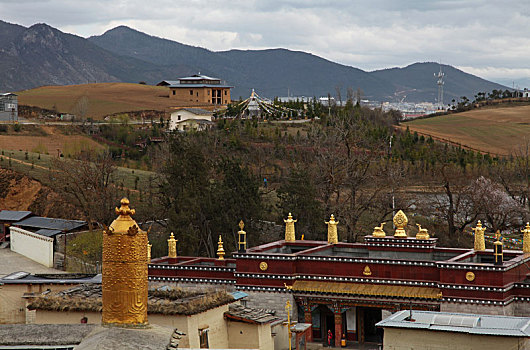云南省,规模,最大的,藏传佛教,寺院,松赞林寺