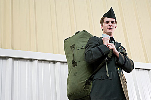 男青年,复古,军队,制服,行李袋