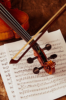 手工小提琴琴头琴弓和指板乐谱