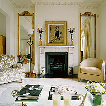 客厅,壁炉,舒适,软垫,扶手椅,正面,镜子,金色,框