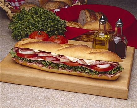 意大利腊肠,三明治,案板