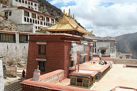 西藏甘丹寺的建筑