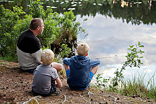 父亲,儿子,钓鱼,湖