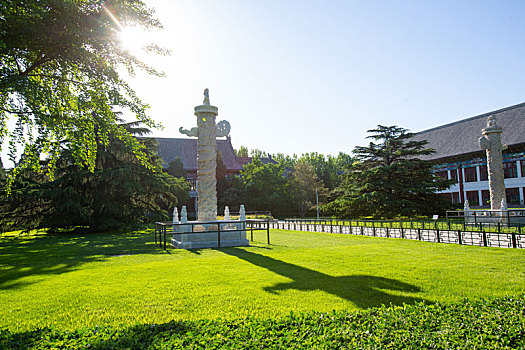 北京大学西门华表