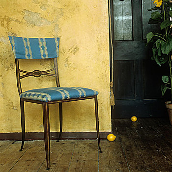 木椅,蓝色,黄色,布,墙