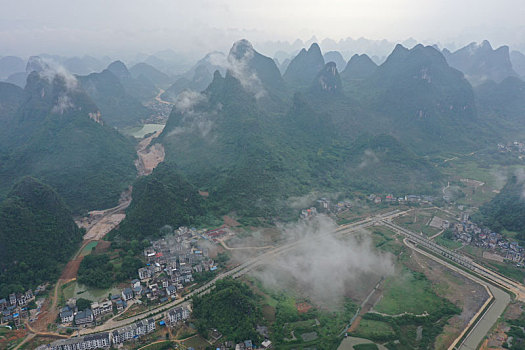 雨后的的喀斯特地貌风光更妖娆