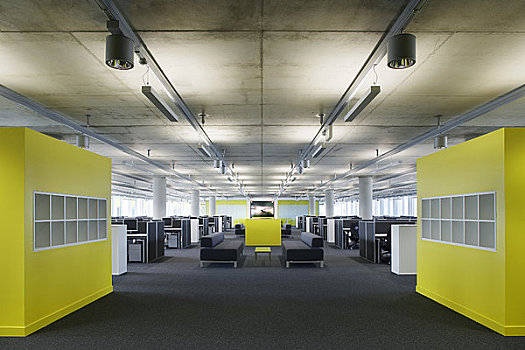 交谈,总部,伦敦,英国,2009年,内景,宽敞,鲜明,开放式格局,办公室,会面,区域,特征,黄色,墙壁