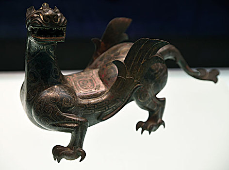 河北省博物院,错银铜双翼神兽