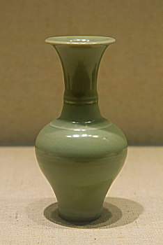 元龙泉窑青瓷瓶