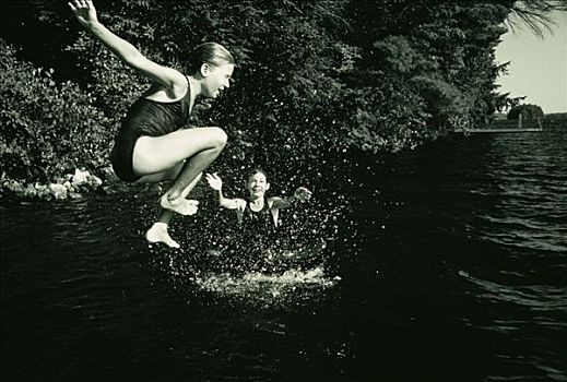 女孩,泳衣,跳跃,水,贝尔格莱德湖区,缅因,美国