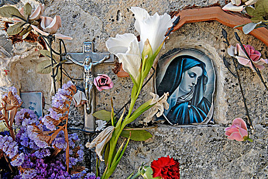 图像,圣母玛利亚,花,墓地,石头,山脉,西西里,意大利南部,意大利,欧洲