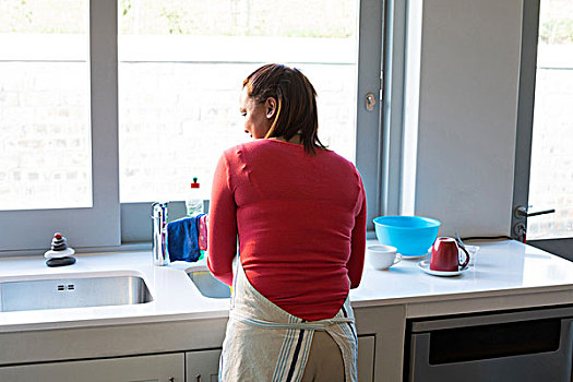 女人,洗,器具,厨房,水槽,后视图