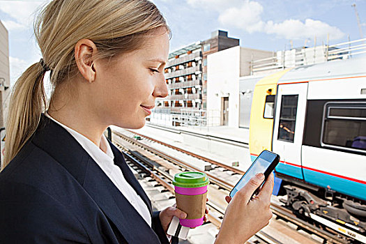 职业女性,咖啡,机智,电话,火车站