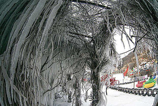 2300年前的太行山固关长城冰雪节红红火火开门迎客