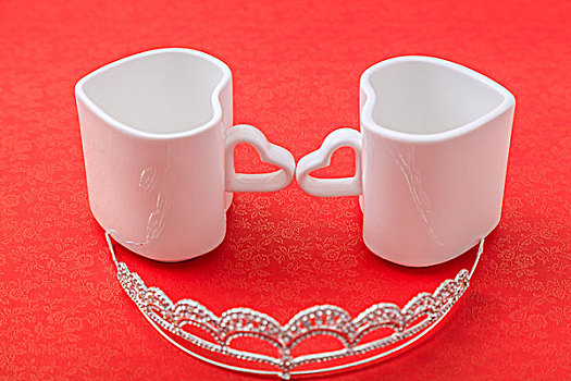水晶皇冠和爱情水杯