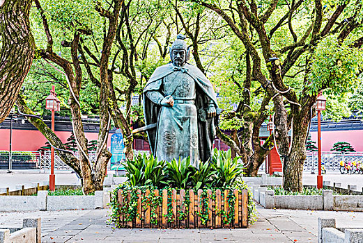杭州岳庙岳飞雕像