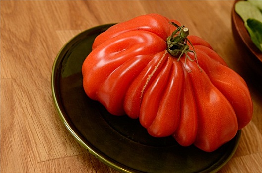 大,西红柿